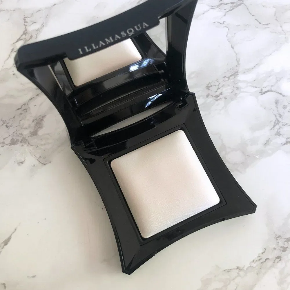NIB Illamasqua Beyond Powder Highlighter in Daze
